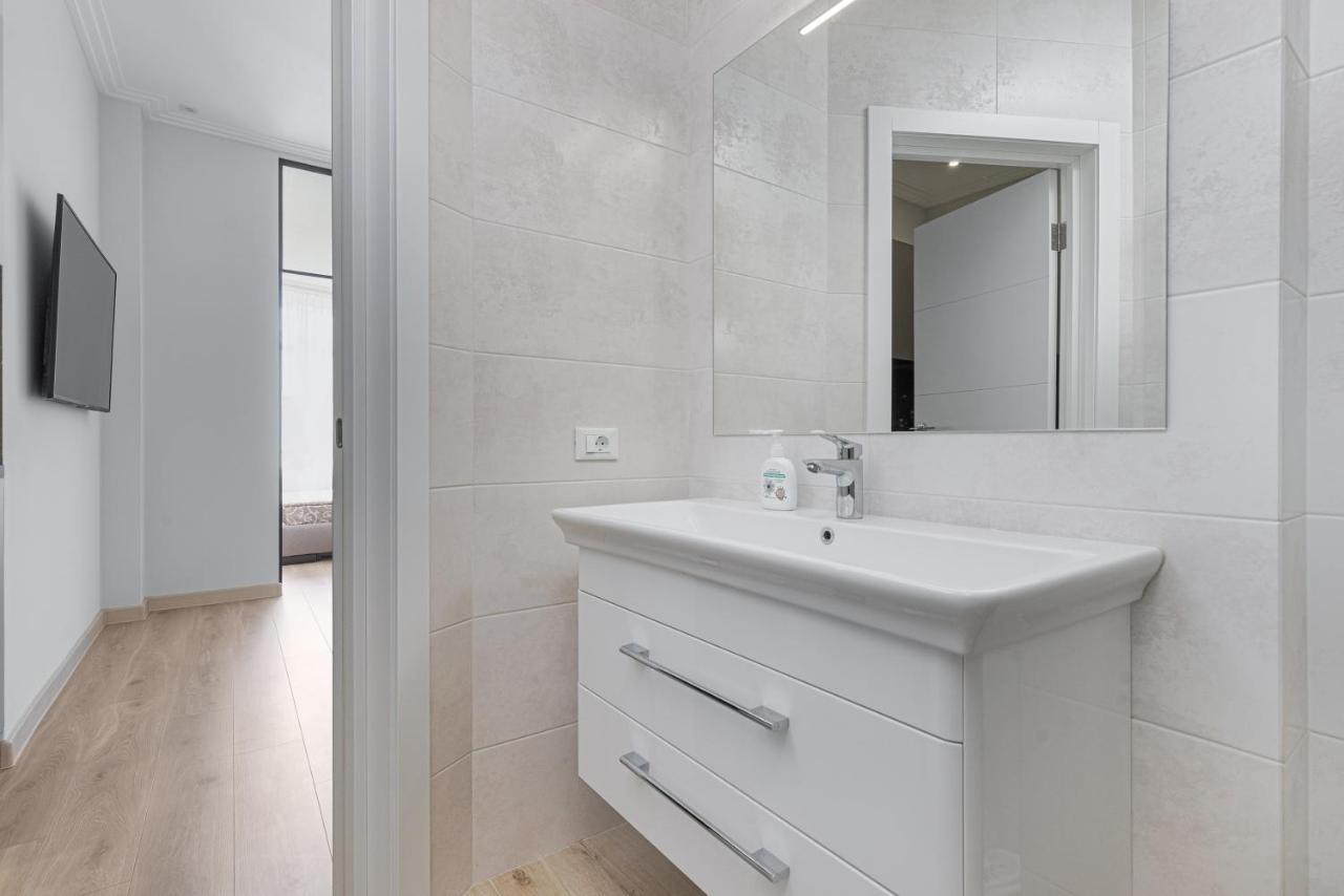 Sea Symphony Luxury 3-Bedrooms Apartment Одесса Экстерьер фото